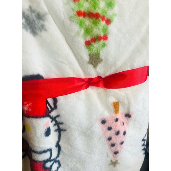 Hello Kitty Faux Fur Christmas throw 50 70 with matching 3 piece flannel twin - Picture 4 of 7